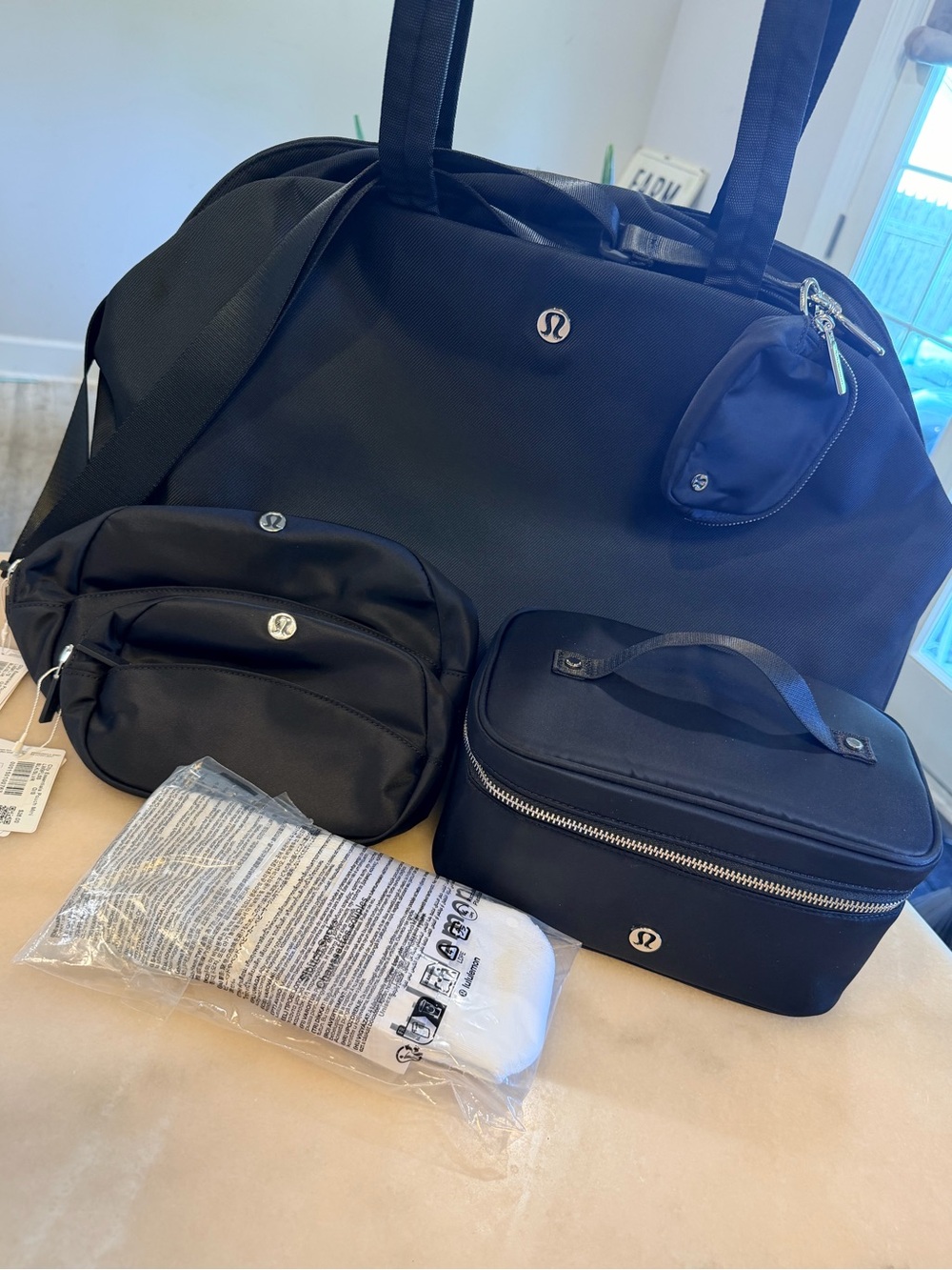 Lululemon City Essentials Travel Bundle Weekender 25L - 6 Pc Bundle - $354 Value - Picture 4 of 16
